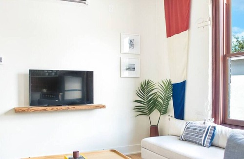Yamacraw Village Condo | Roomy Hip 2BR in the Heart of Downtown Savannah