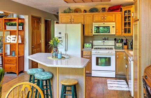Egg Harbor House | Roomy House on 2 Acres - 2 Mi to Egg Harbor Beach!