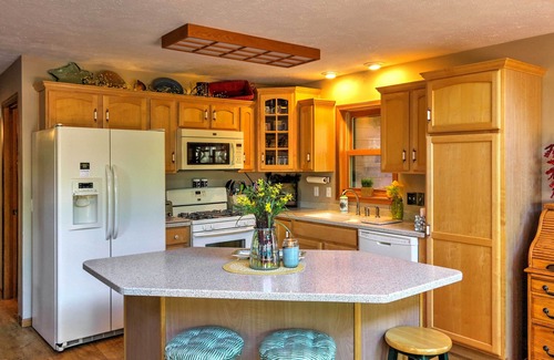 Egg Harbor House | Roomy House on 2 Acres - 2 Mi to Egg Harbor Beach!