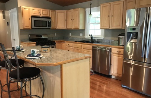 Princes Lakes House | Roomy lakefront cottage with private access to lake, 30+days rentals only