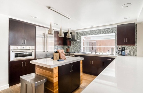 Marina Peninsula Apartment | Roomy Marina Del Rey 3BR, nr Beach, Shops & Canals, by Blueground