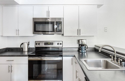 Milpitas Apartment | Roomy Milpitas 2BR w/ W/D, Gym, Pool + Spa, near freeways, by Blueground