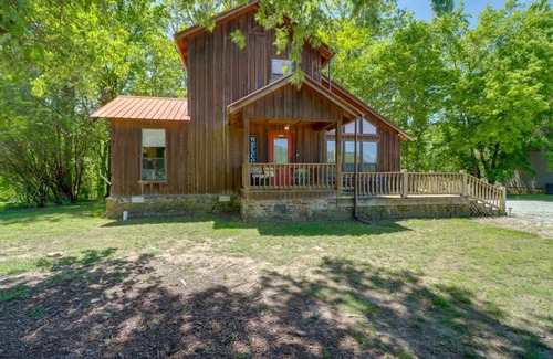 Mountain View House | Roomy Riverfront Trout Valley Cabin with Porch!