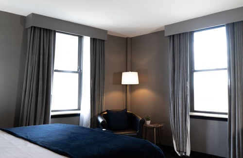 Downtown Baltimore Hotel | Roomza Inner Harbor at Lord Baltimore