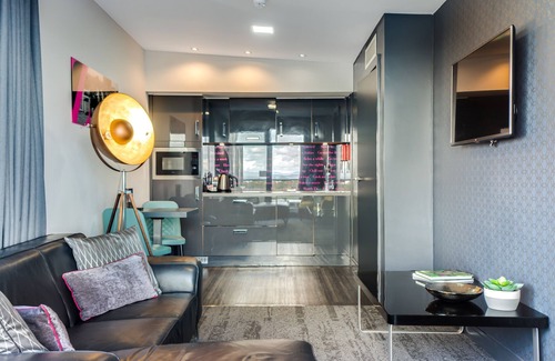 Chester Apartment | Roomzzz Chester City