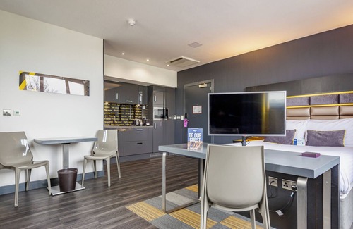 Chester Apartment | Roomzzz Chester City