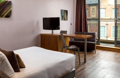 Leeds City Center Apartment | Roomzzz Leeds City
