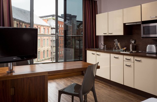 Leeds City Center Apartment | Roomzzz Leeds City