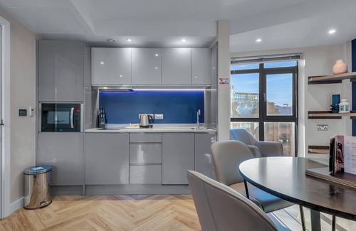 Leeds City Center Apartment | Roomzzz Leeds City