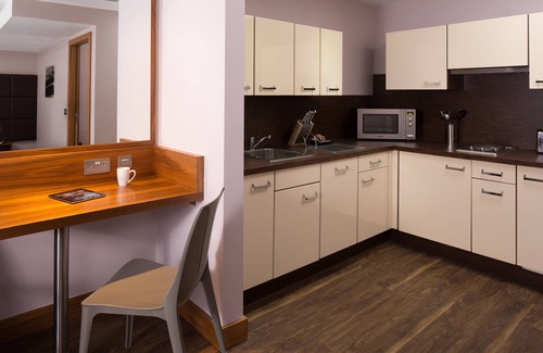 Leeds City Center Apartment | Roomzzz Leeds City
