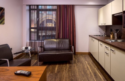 Leeds City Center Apartment | Roomzzz Leeds City