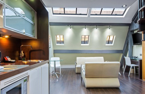 Manchester City Centre Apartment | Roomzzz Manchester City
