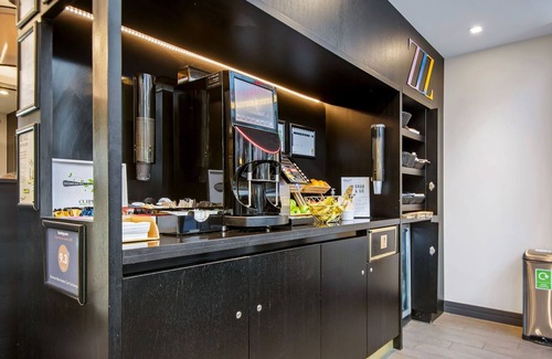 Manchester City Centre Apartment | Roomzzz Manchester Victoria