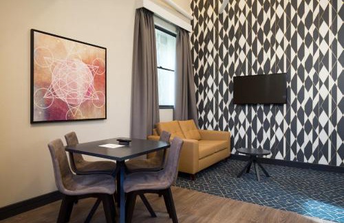 Manchester City Centre Apartment | Roomzzz Manchester Victoria