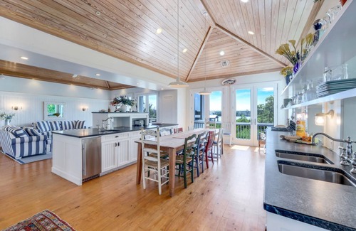 Captiva House | Roosevelt Cottage | Gulf to Bay Getaway Along Captiva 'Tween Waters Stretch.