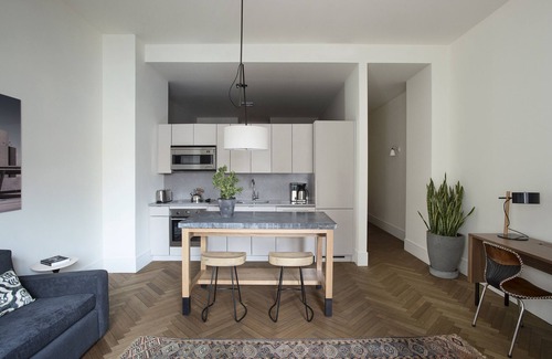 Rittenhouse Row Hotel | ROOST Midtown