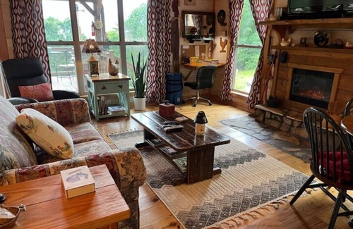 Suches Apartment | Rooster Ridge Studio - Mountain View - Hot Tub