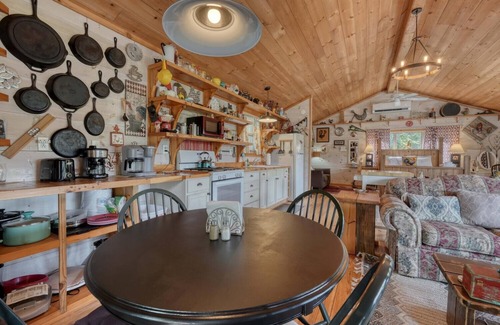 Suches Apartment | Rooster Ridge Studio - Mountain View - Hot Tub