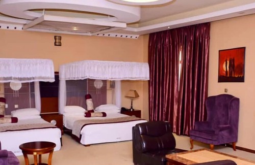 Kitende Hotel | Ropani Hotel Kajjansi