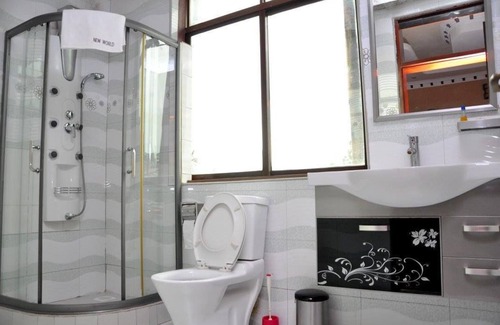 Kitende Hotel | Ropani Hotel Kajjansi