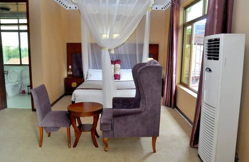Kitende Hotel | Ropani Hotel Kajjansi