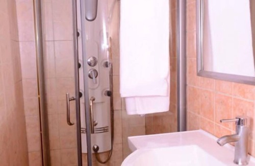 Kitende Hotel | Ropani Hotel Kajjansi