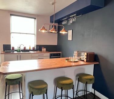 Chinatown Apartment | Ropewalks City Centre Apartment with Roof Terrace