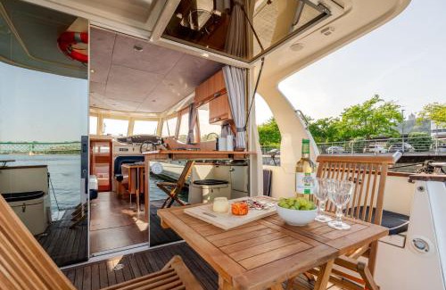 Viana do Castelo Boat Rental | Rosé Dream Boat by Portugal Active