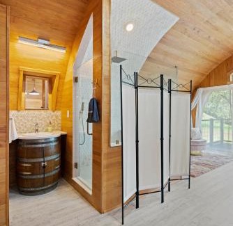 Fredericksburg Hotel | Rosé Wine Barrel Cabin