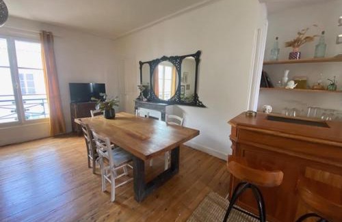 Downtown Angers Apartment | Rosa d'Egada
