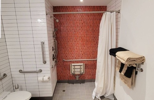 Downtown Newark Apartment | Rosa Linda- Luxe Rmntic Studio W Terrace
