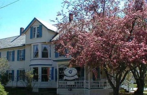 Chester Depot Bed & Breakfast | Rose Arbour Bed & Breakfast
