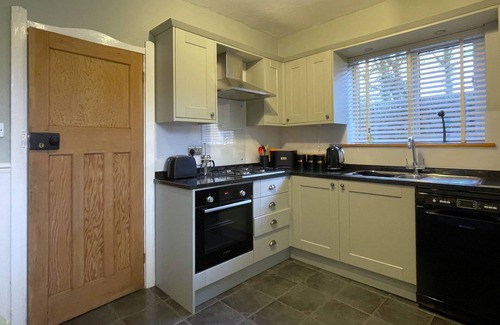 Braithwaite Cottage | Rose Bank Cottage - a cottage that sleeps 5 guests in 3 bedrooms