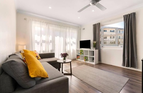 Rose Bay Apartment | Rose Bay Retreat - light airy balcony AC & views