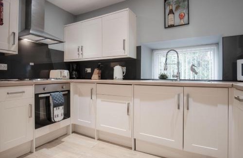 Llanddowror House | Rose Coach House - 3 Bedroom Cottage - Pendine