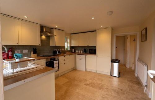New Forest District House | Rose cottage