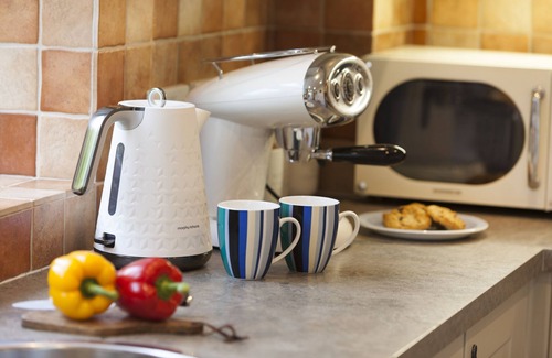 Burnham Thorpe Cottage | Rose Cottage - a self catering cottage that sleeps 4 guests in 2 bedrooms