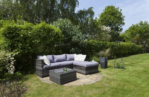 Burnham Thorpe Cottage | Rose Cottage - a self catering cottage that sleeps 4 guests in 2 bedrooms