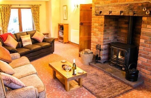 Llandyrnog Cottage | ROSE COTTAGE, family friendly, with hot tub in Llandyrnog