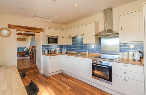Barnstaple Cottage | ROSE COTTAGE, family friendly, with a garden in Barnstaple
