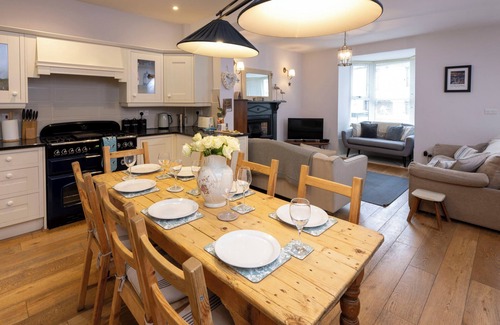 Cardigan Cottage | Rose Cottage