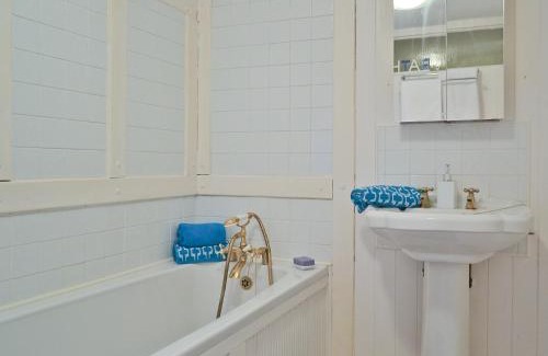 Hythe House | Rose Cottage