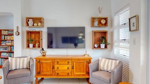 Port Edward House | Rose Cottage in Caribbean Estate