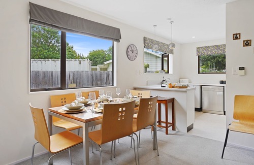 Lake Coleridge House | Rose Cottage - Lake Coleridge Holiday Home