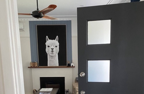 Dubbo Cottage | Rose Cottage - Pet and Family Friendly Accommodation