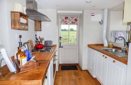 Monmouth Cottage | ROSE COTTAGE, pet friendly, character holiday cottage in Welsh Newton