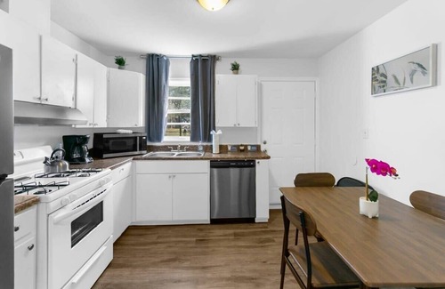 New Castle House | Rose Drive Roost 2