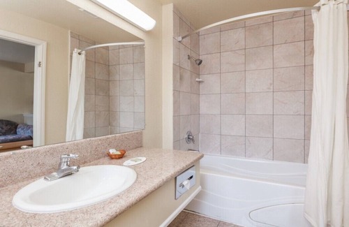 College Park Hotel | Rose Garden Inn - San Jose Airport
