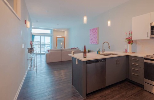 Gladstone Apartment | Rose Haven Retreat 2BR Loft 1.7 Miles to Downtown