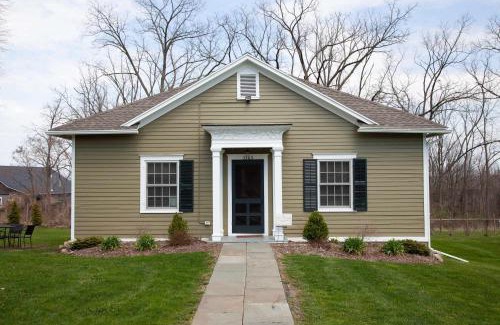 Geneva House | Rose Hill Cottage Lake Views & Mansion Grounds